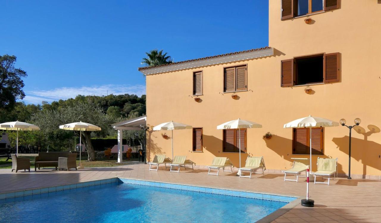 Apartahotel Con Piscina A Sos Alinos